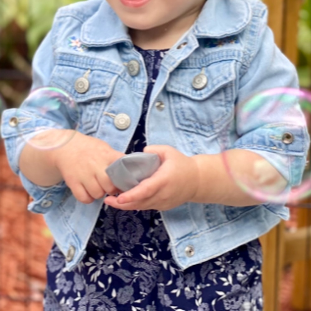 🌸 OshKosh B’gosh Denim Jean Jacket Embroidered Flowers Size 12M - Picture 2 of 13